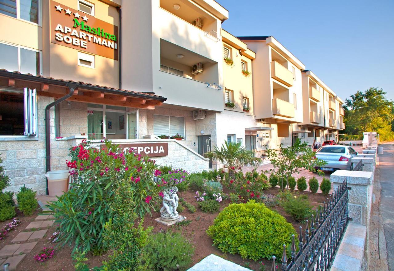 Apartments Maslina II Njivice Buitenkant foto