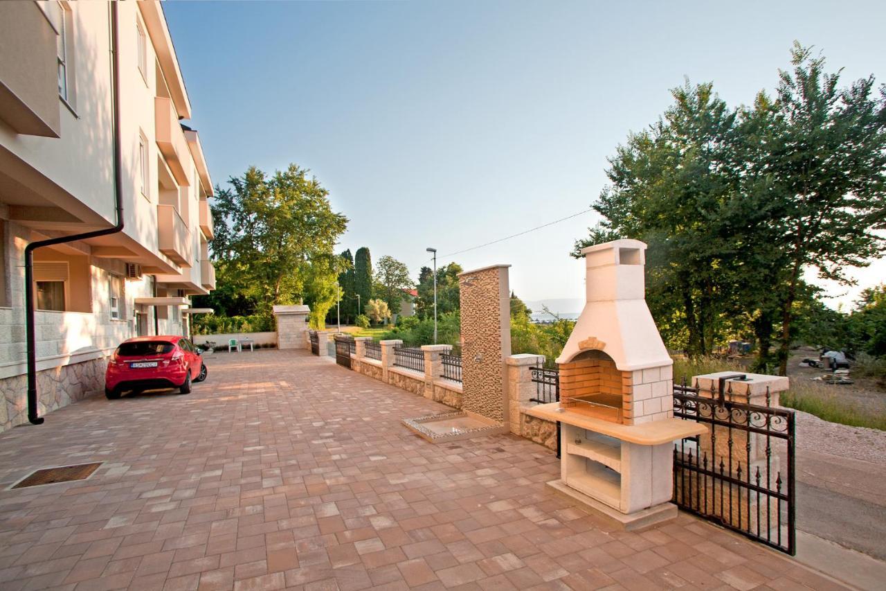Apartments Maslina II Njivice Buitenkant foto