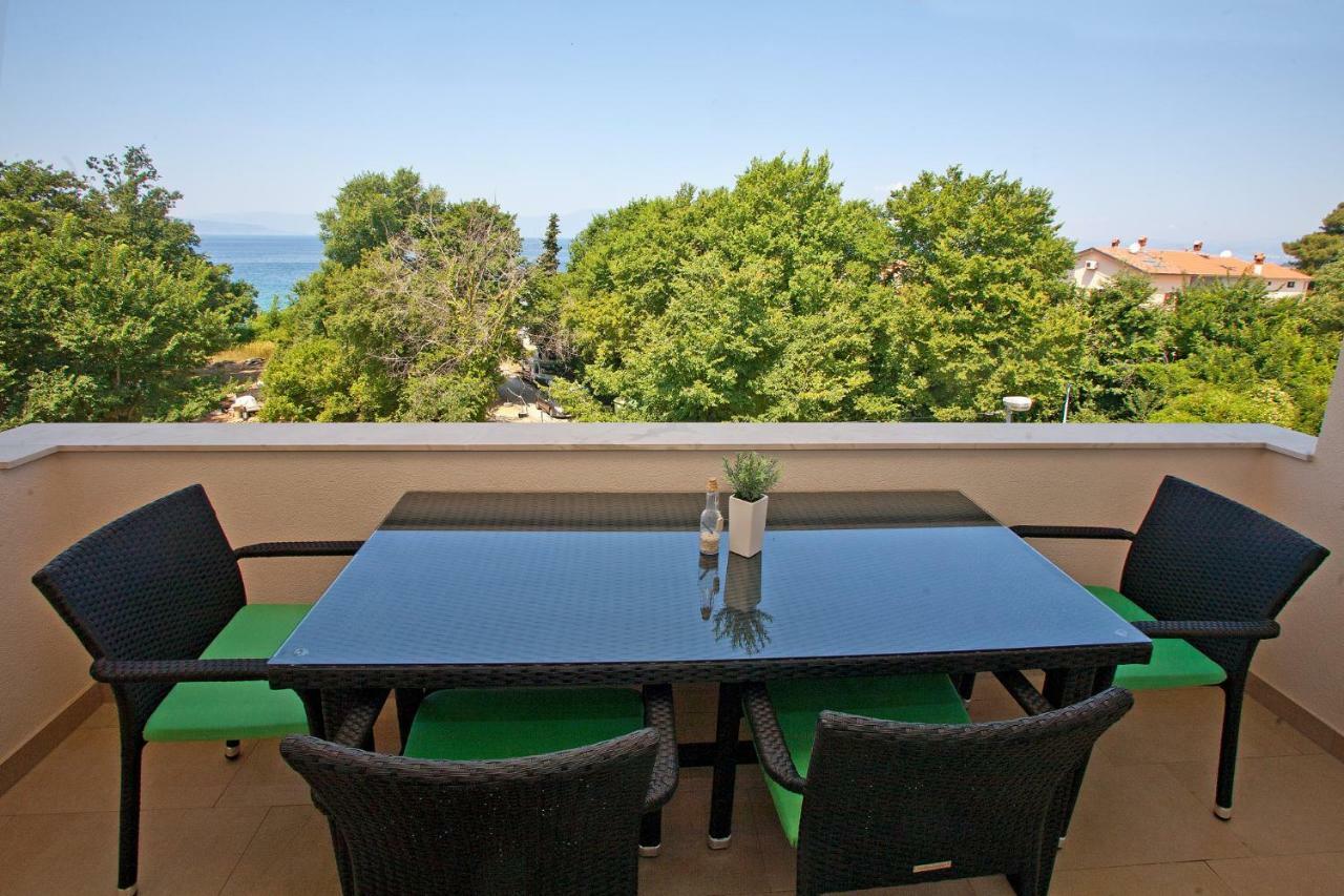 Apartments Maslina II Njivice Buitenkant foto