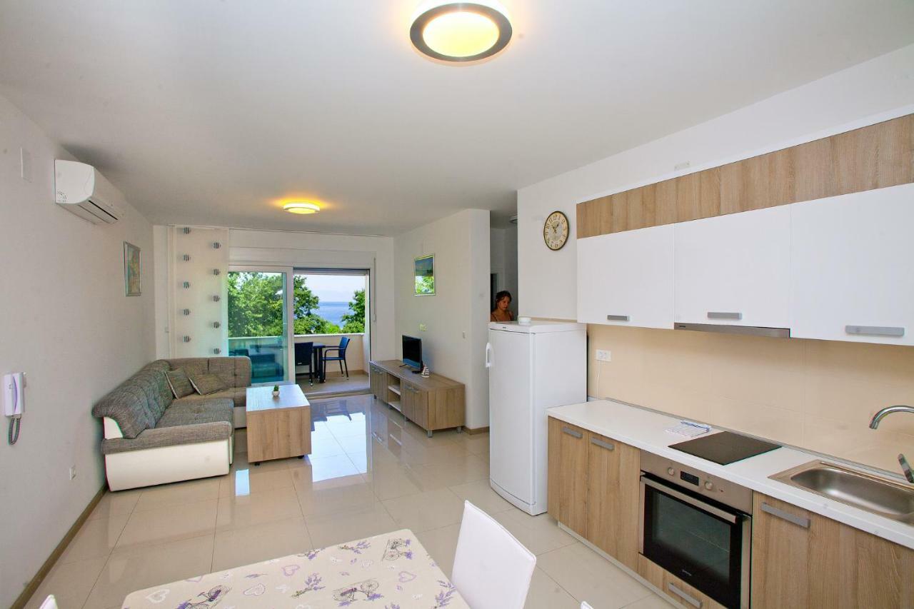 Apartments Maslina II Njivice Buitenkant foto