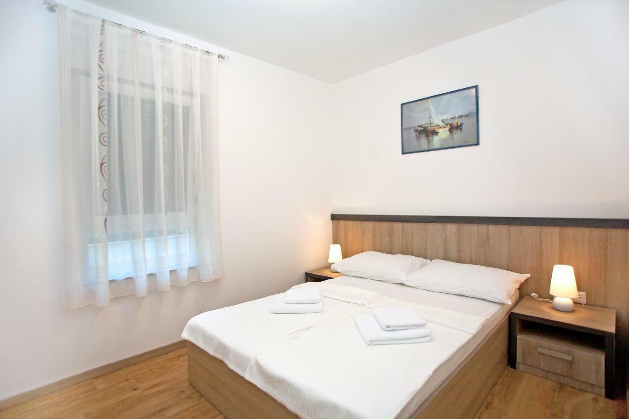 Apartments Maslina II Njivice Buitenkant foto