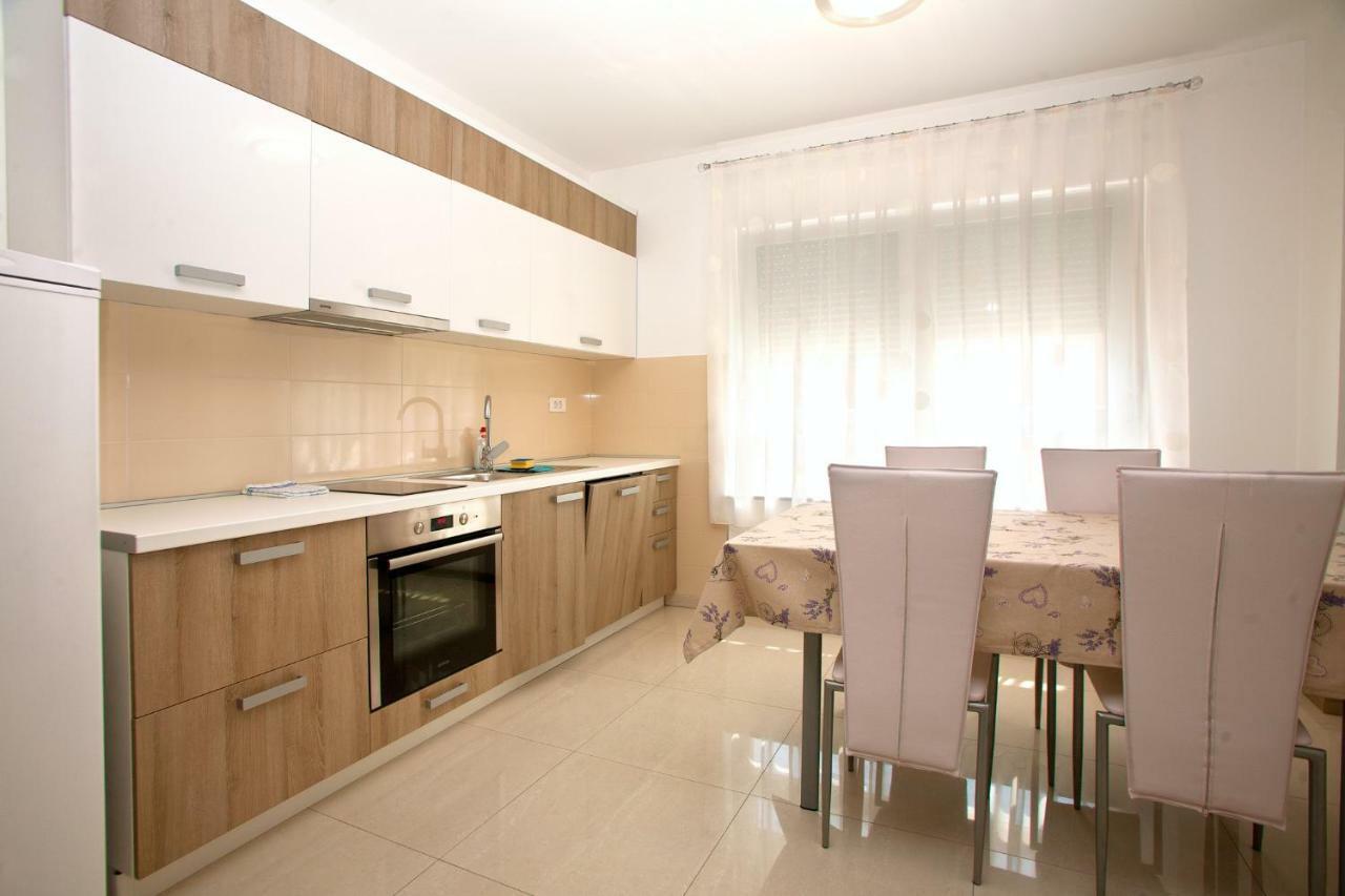 Apartments Maslina II Njivice Buitenkant foto