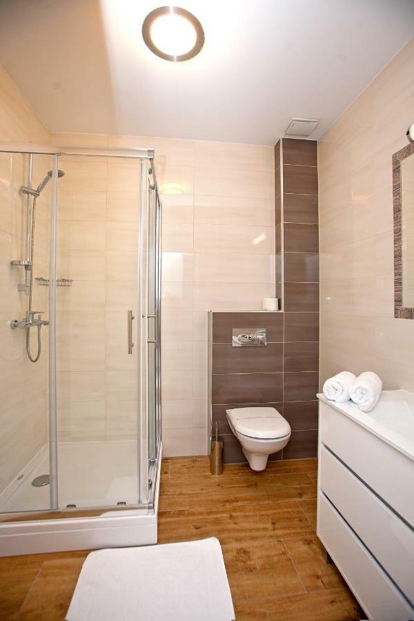Apartments Maslina II Njivice Buitenkant foto